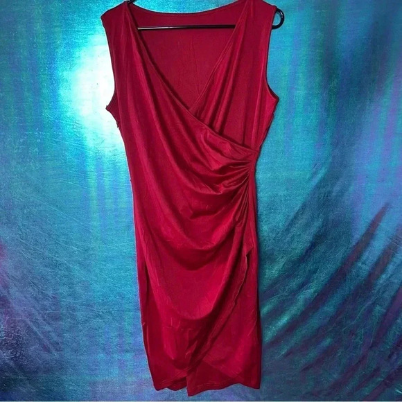Red dress - Picture 1 of 3